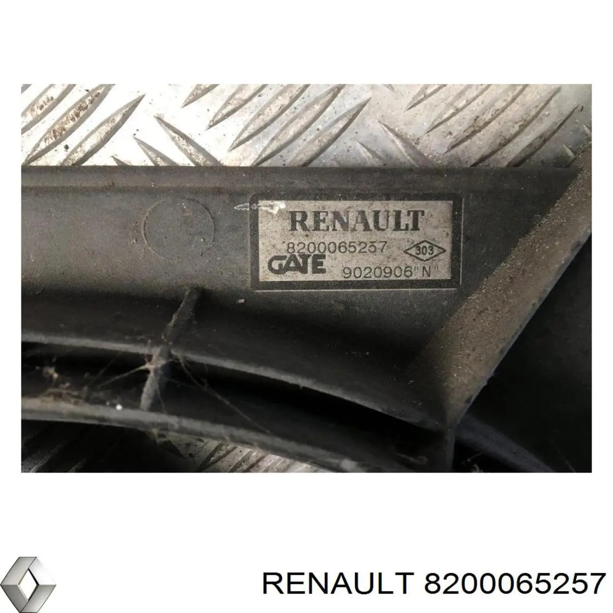 Difusor do radiador de esfriamento, montado com motor e roda de aletas Renault (RVI) 8200065257