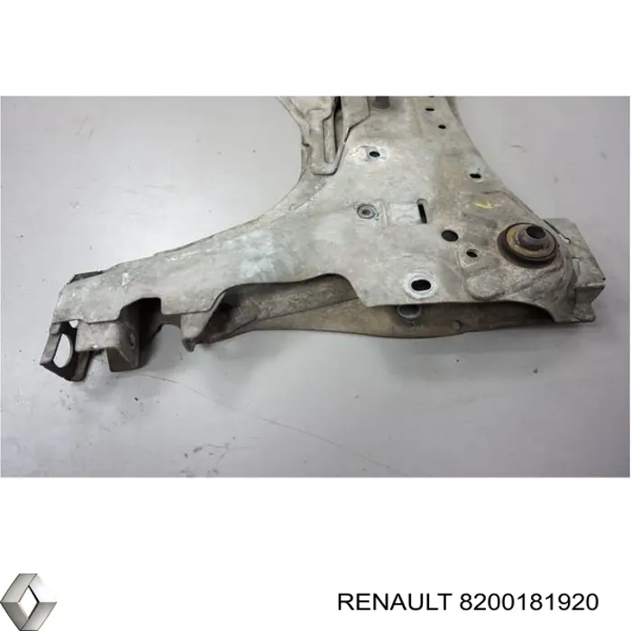 8200181920 Renault (RVI) Viga de suspensão dianteira (plataforma veicular)