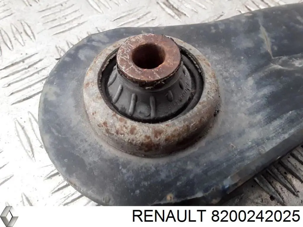 Bloco silencioso dianteiro do braço oscilante inferior Renault (RVI) 8200242025 preço, a partir de 7,83 USD