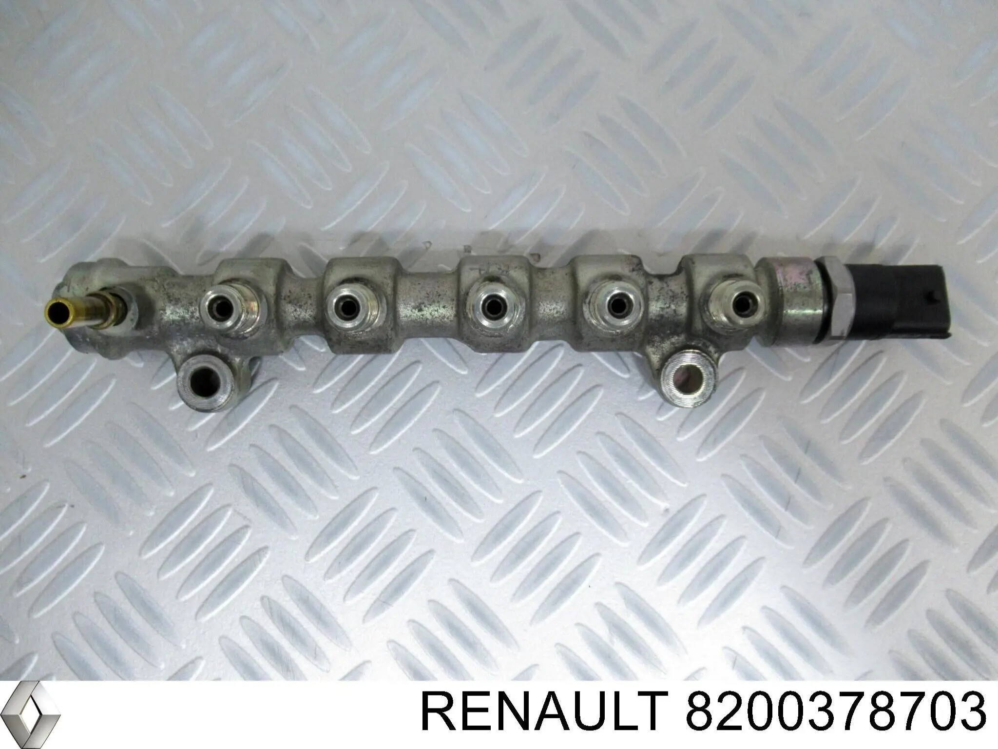 Compre 8200378703 Renault (RVI) Distribuidor de combustível (rampa)