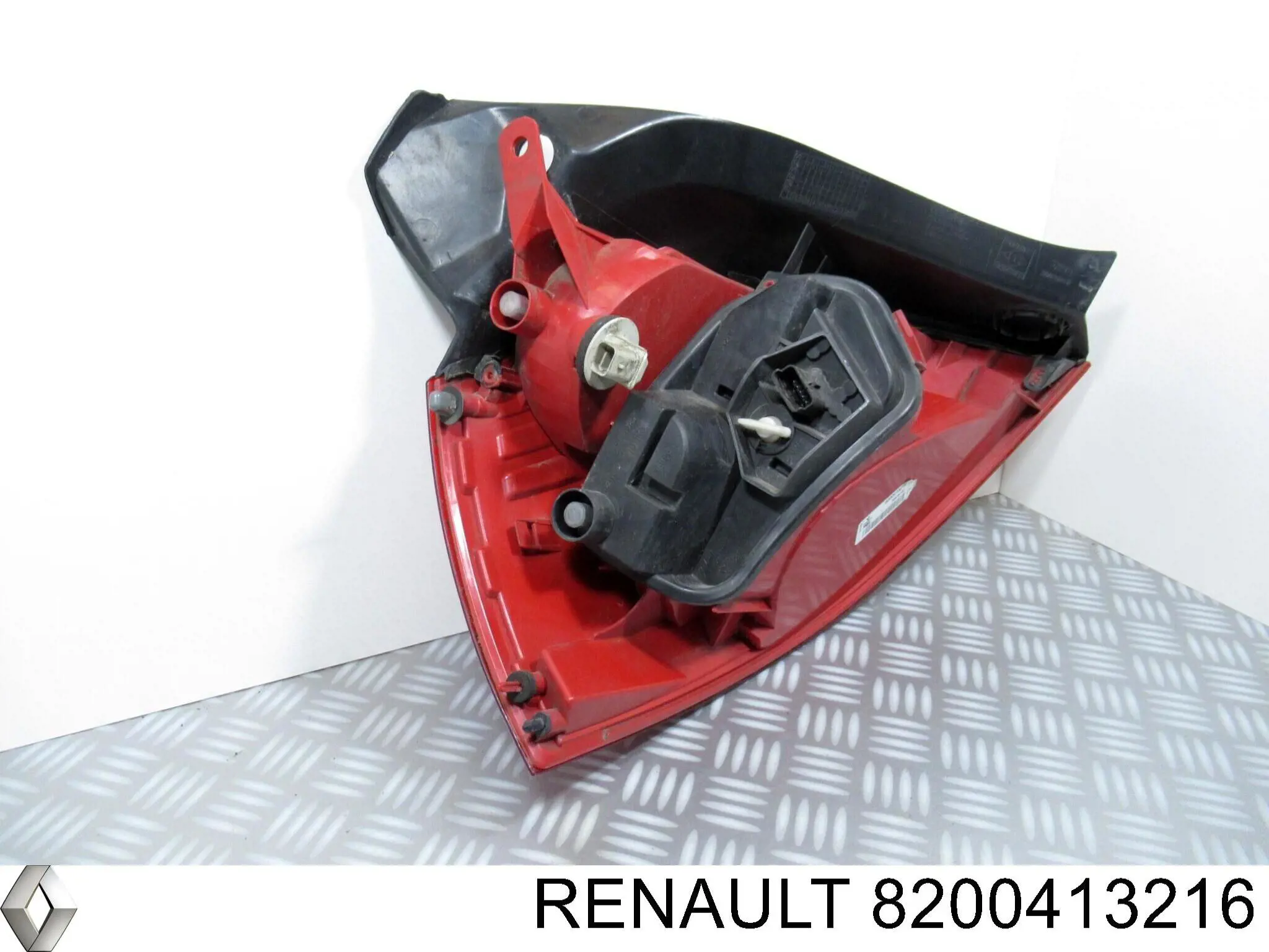 Compre 8200413216 Renault (RVI) Lanterna traseira direita