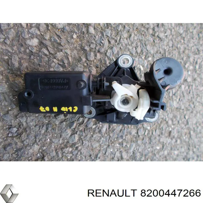 8200447266 Renault (RVI) Botão de acionamento do fecho de tampa de porta-malas (de 3ª/5ª porta (de tampa de alcapão)