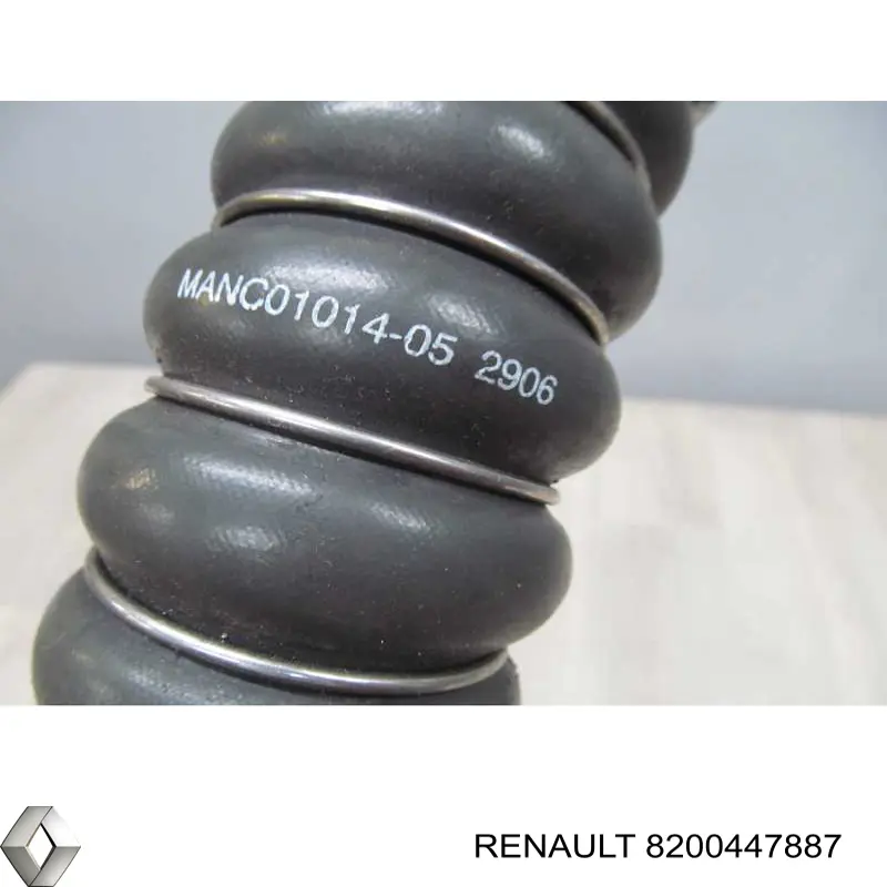 8200447887 Renault (RVI) Cano derivado de ventilação de cárter (de separador de óleo)