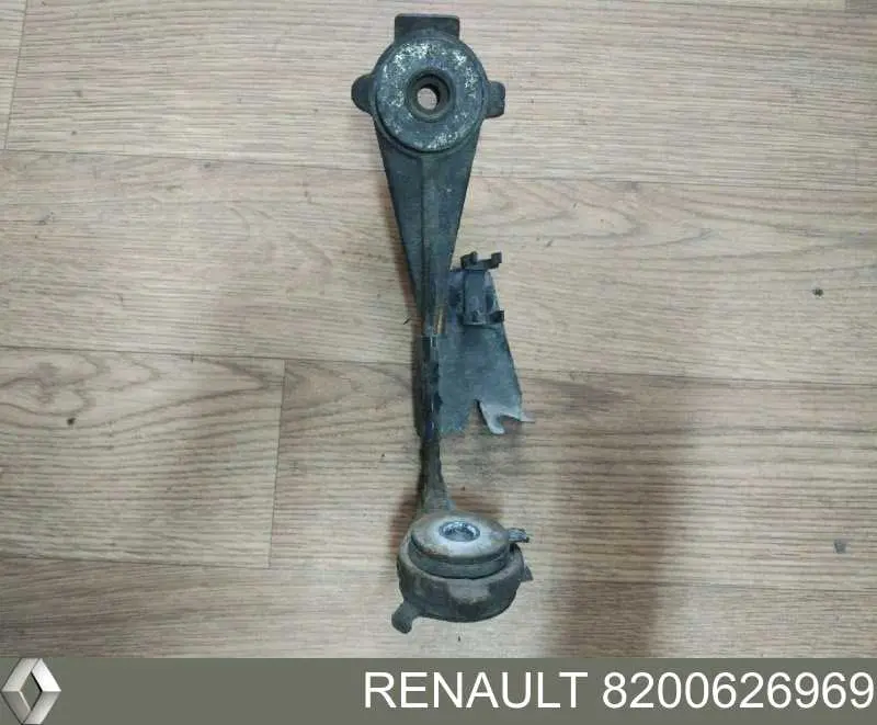 8200626969 Renault (RVI) Barra de acoplamento esquerda de braço oscilante inferior dianteiro