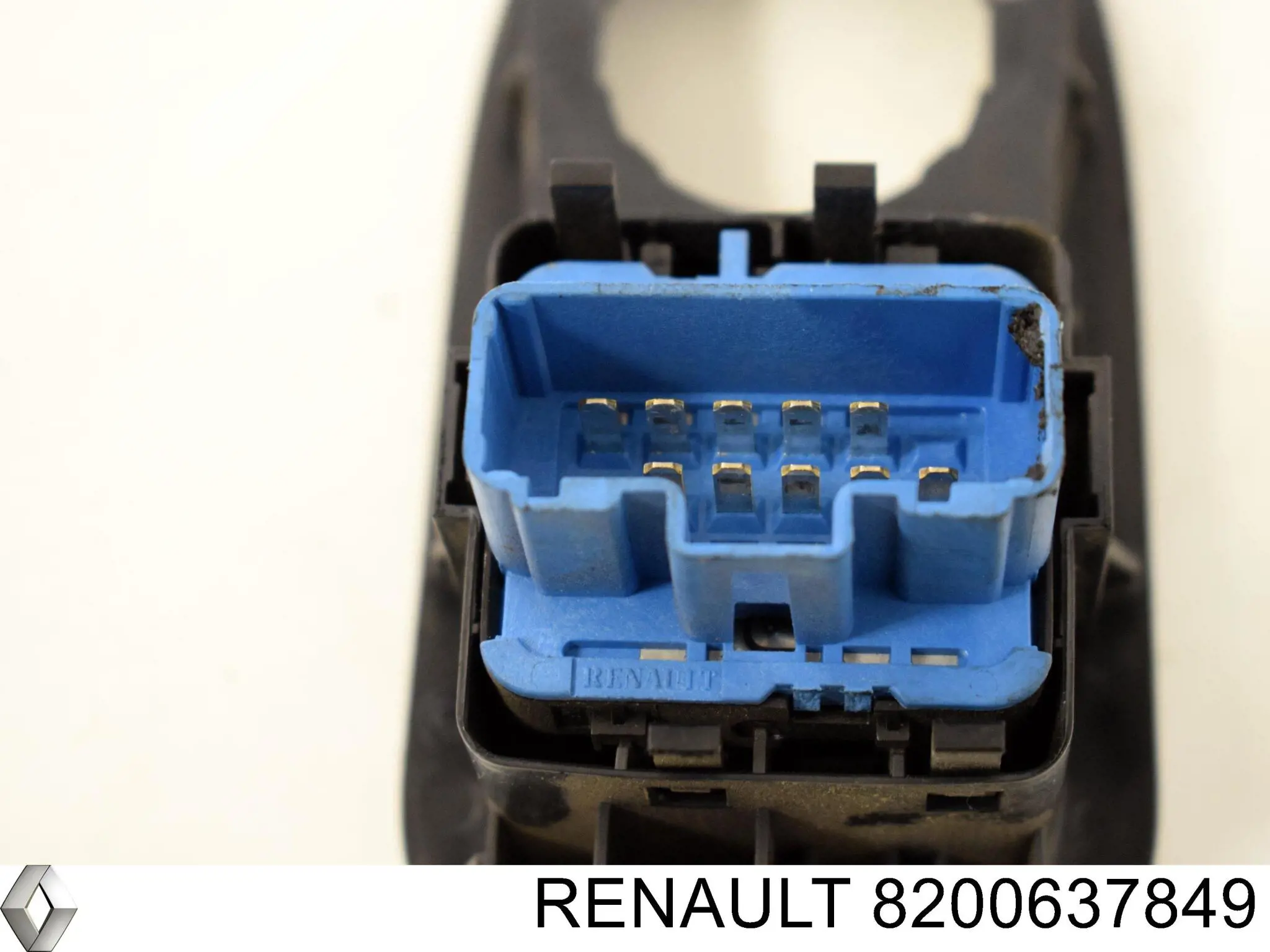 8200637849 Renault (RVI) Painel (placa sobreposta) de bloco de controlo de elevador de vidro dianteiro esquerdo