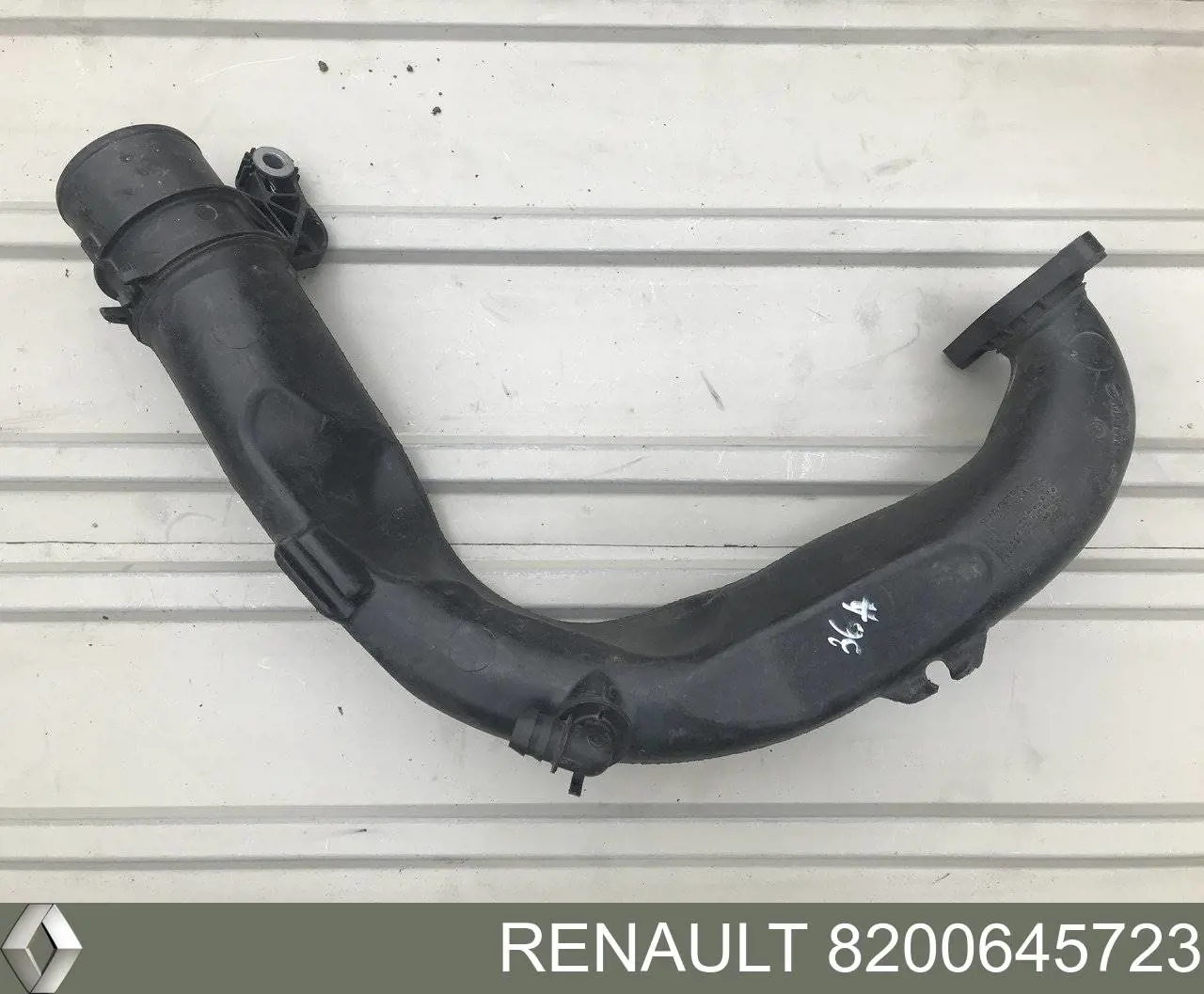 Compre 8200645723 Renault (RVI) Cano derivado de ar, entrada na turbina (supercompressão)