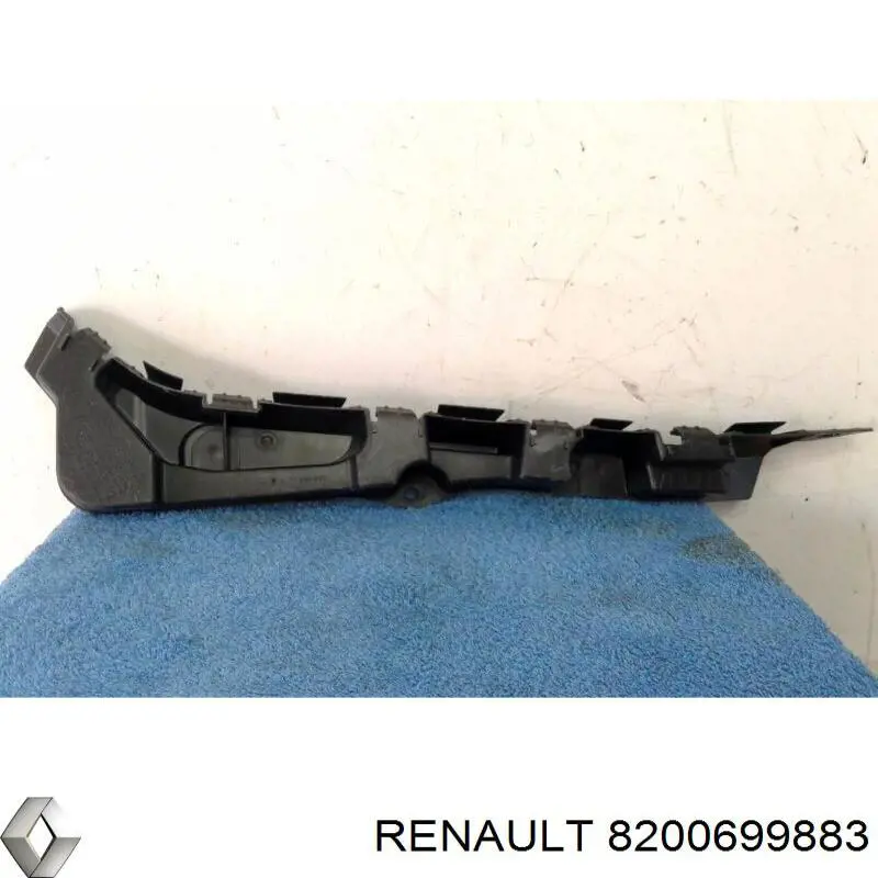 Compre 8200699883 Renault (RVI) Consola direita do pára-choque traseiro externo