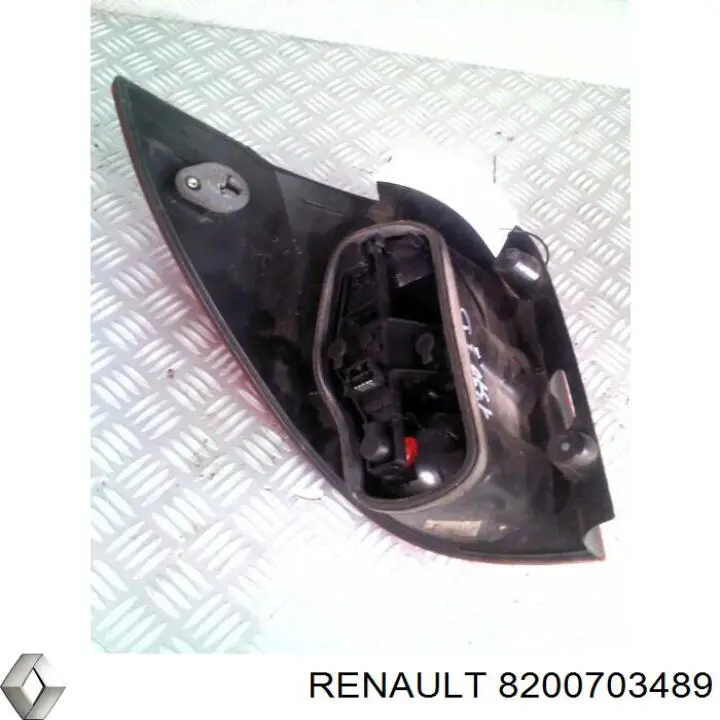 Compre 8200703489 Renault (RVI) Lanterna traseira direita