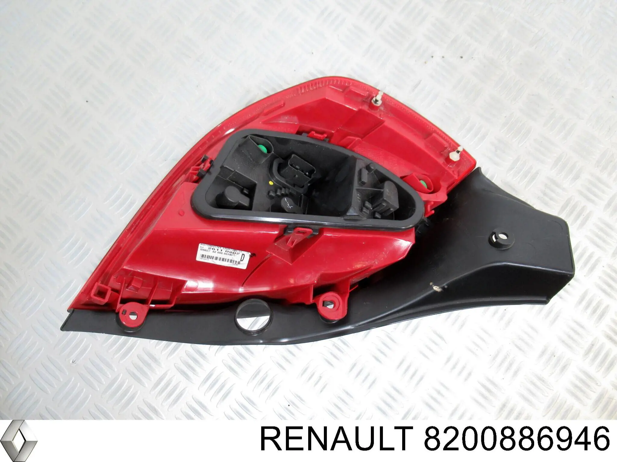 Compre 8200886946 Renault (RVI) Lanterna traseira direita