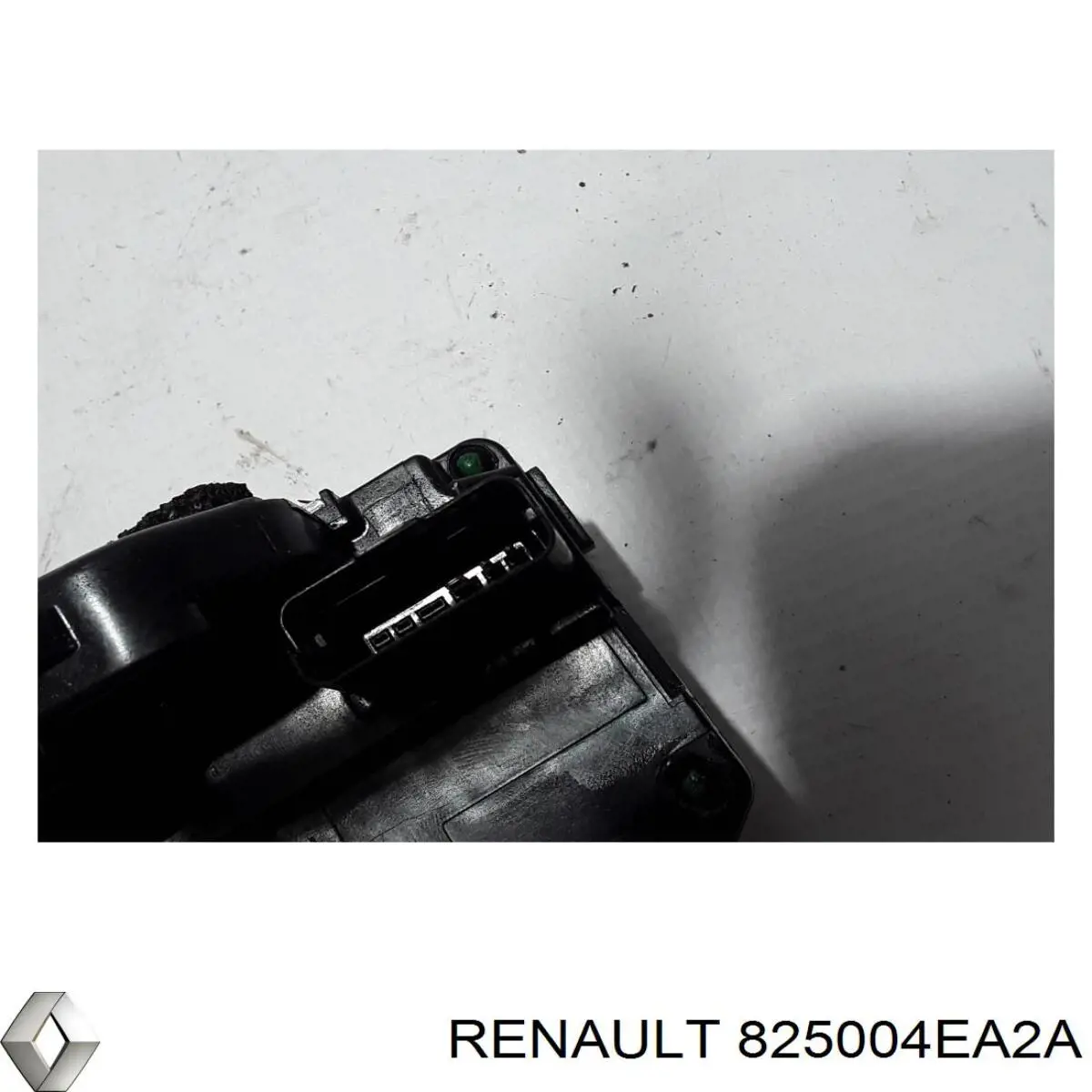 Compre 825004EA2A Renault (RVI) Fecho da porta traseira direita