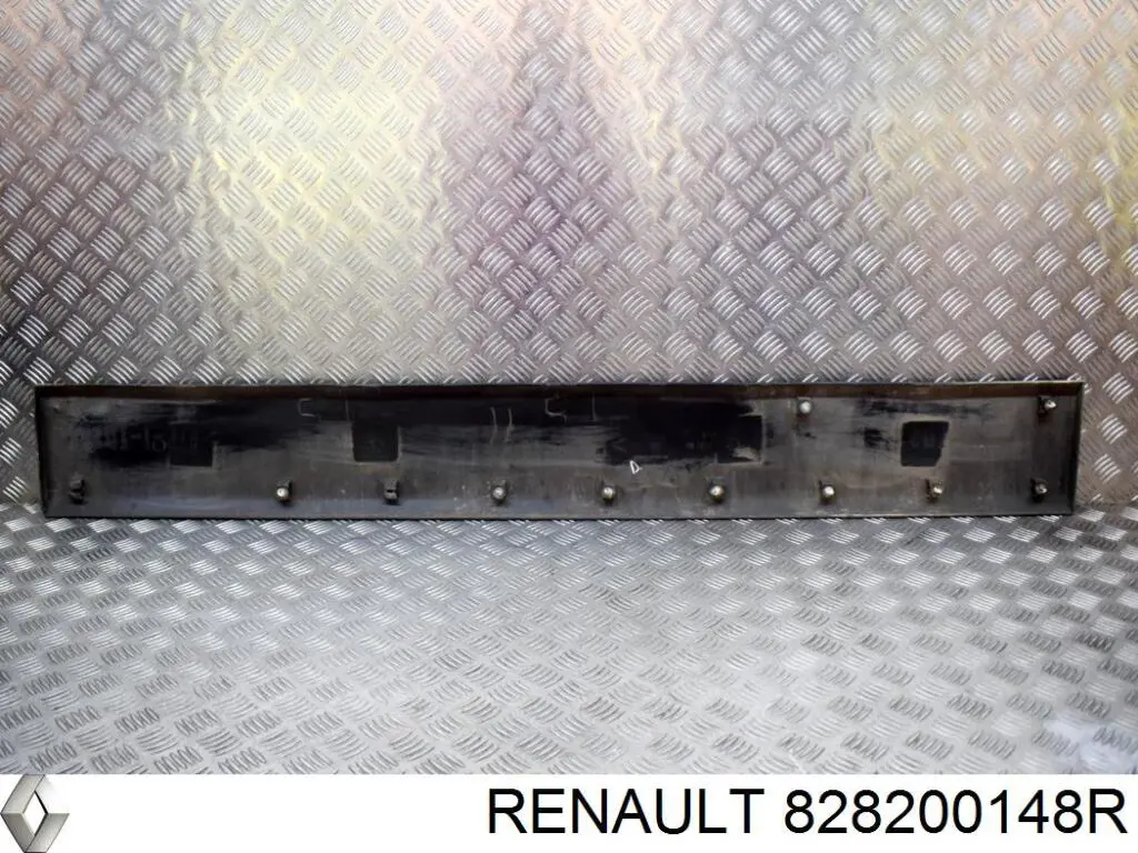 Compre 828200148R Renault (RVI) Moldura da porta lateral (deslizante)