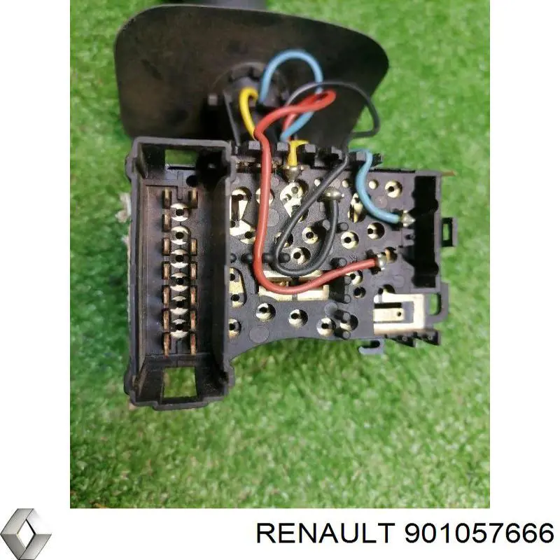 Comutador direito instalado na coluna da direção 901057666 Renault (RVI)