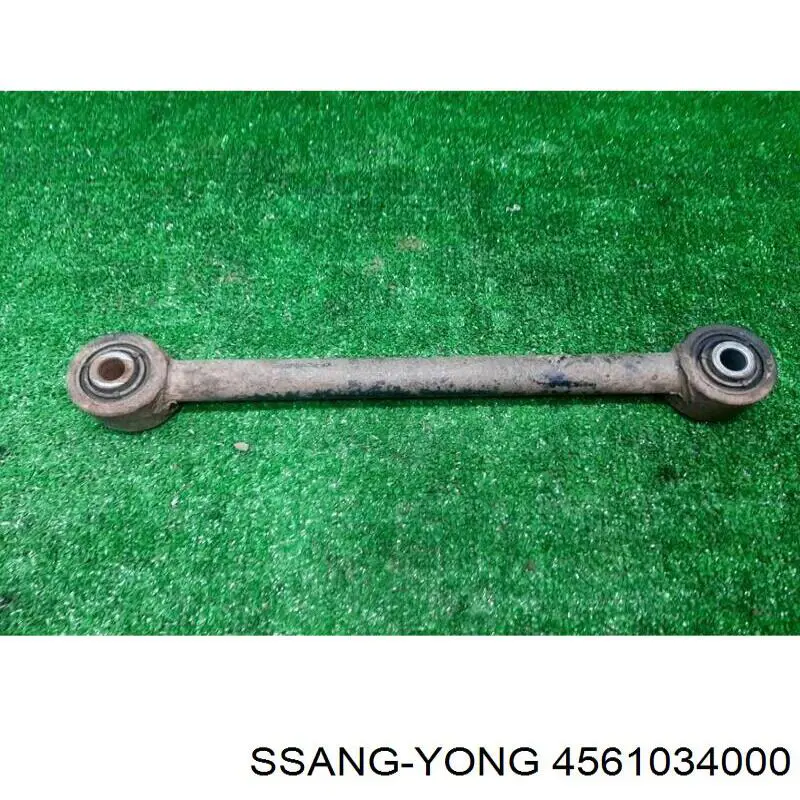 4561034000 Ssang Yong Barra transversal de suspensão traseira