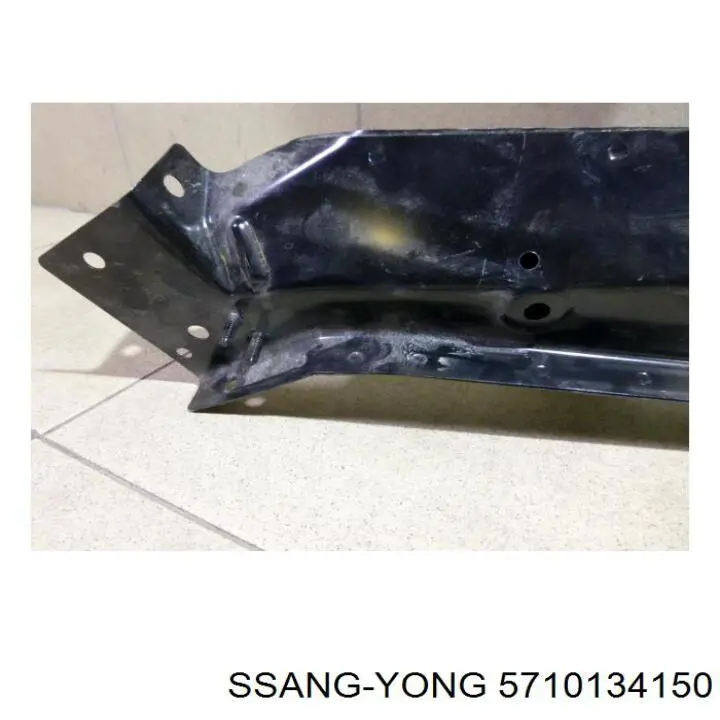 5710134150 Ssang Yong Suporte esquerdo do radiador (painel de montagem de fixação das luzes)