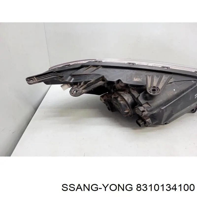 Luz esquerda Ssang Yong 8310134100 preço, a partir de 135,67 USD