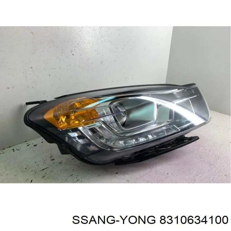 8310634100 Ssang Yong Luz direita