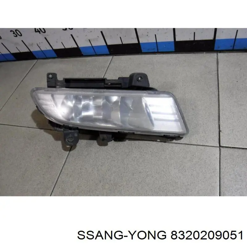 8320209051 Ssang Yong Luzes de nevoeiro direitas