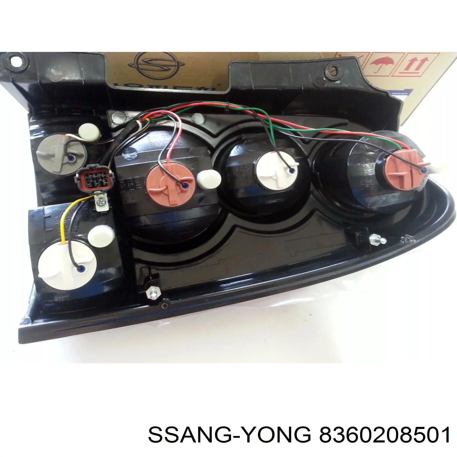 Lanterna traseira direita Ssang Yong 8360208500 preço, a partir de 122,56 USD