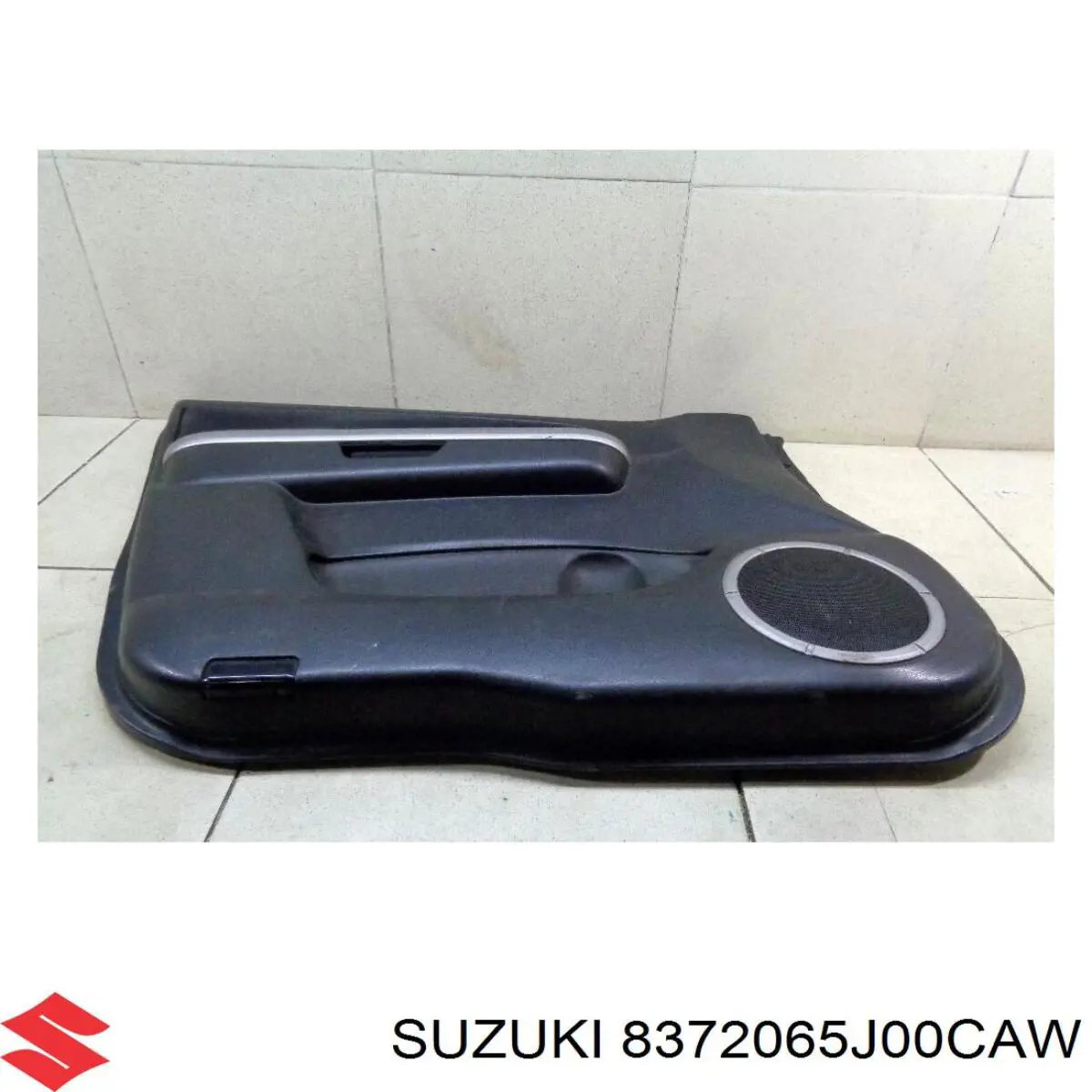 Revestimento (cobrimento) interno da porta dianteira esquerda Suzuki 8372065J00CAW preço, a partir de 78,35 USD