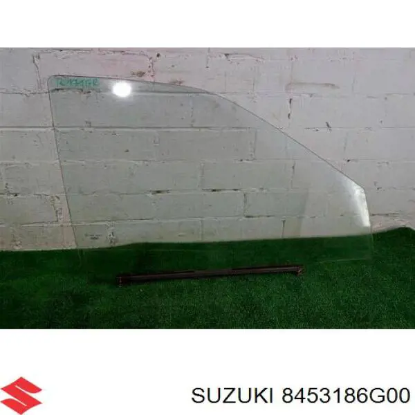 8453186G00 Suzuki Vidro da porta dianteira direita