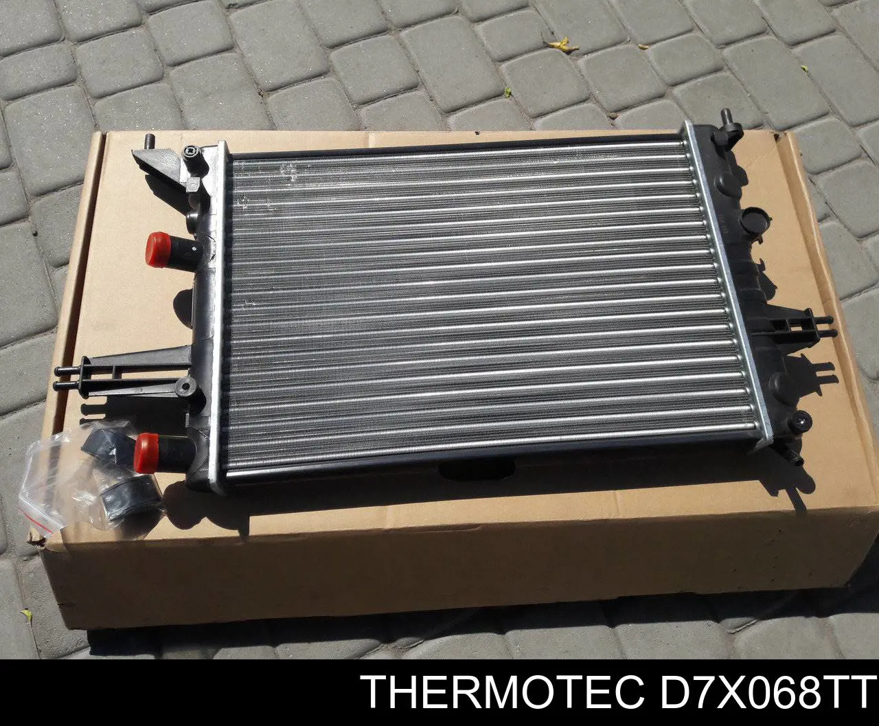 Radiador de esfriamento de motor Thermotec D7X068TT preço, a partir de 66,75 USD