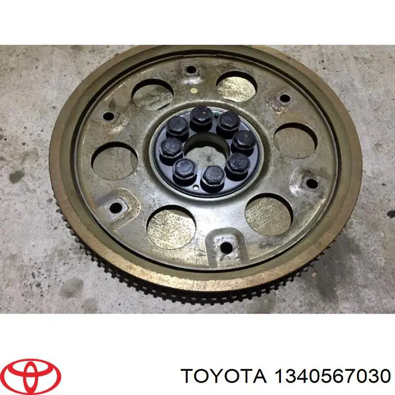 1340567030 Toyota Volante de motor