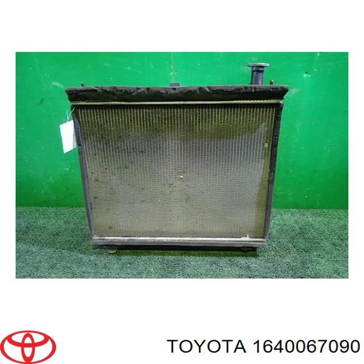 Compre 1640067092 Toyota Radiador de esfriamento de motor