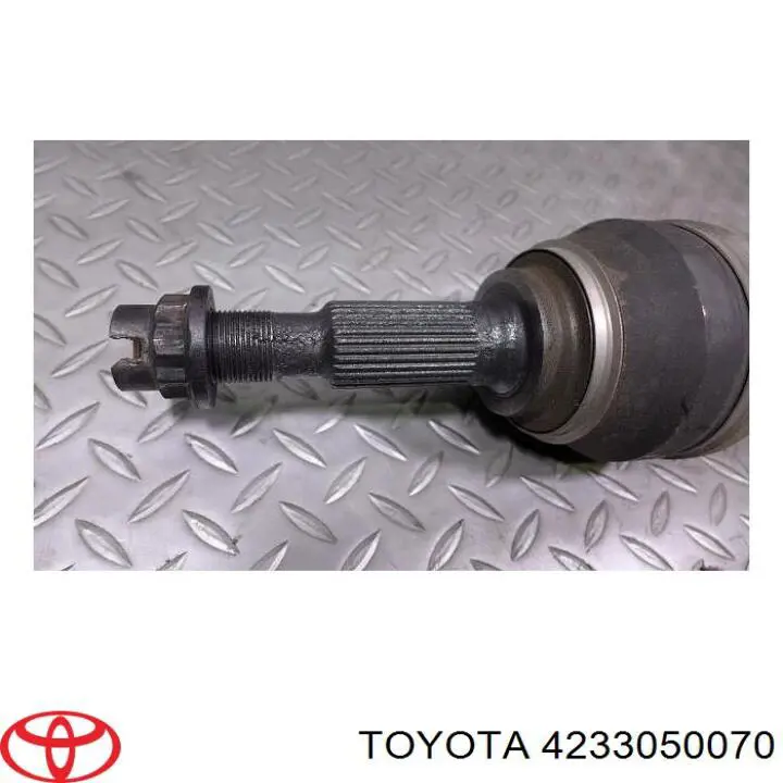 4233050070 Toyota Semieixo traseiro direito