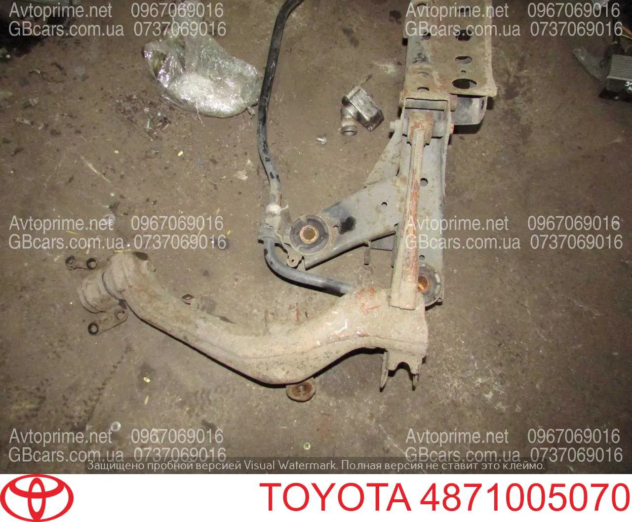 4871005070 Toyota Braço oscilante inferior direito de suspensão traseira