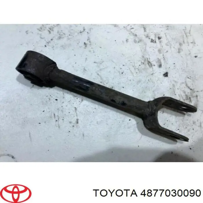 4877030090 Toyota Barra transversal de suspensão traseira