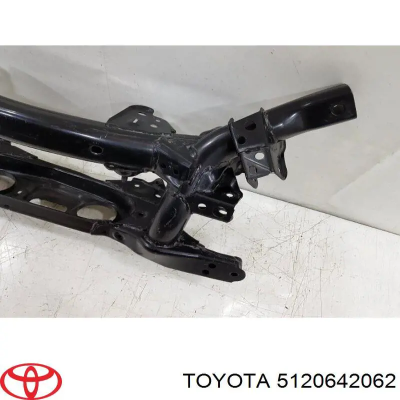 5120642062 Toyota Viga de suspensão traseira (plataforma veicular)