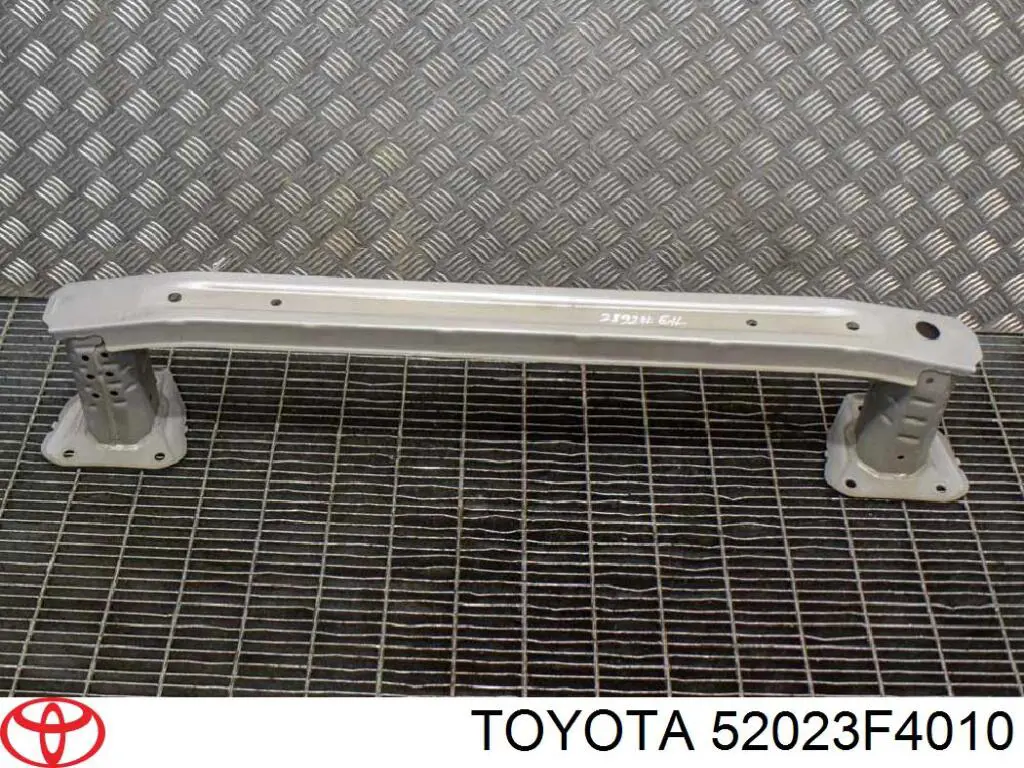 52023F4010 Toyota Reforçador do pára-choque traseiro