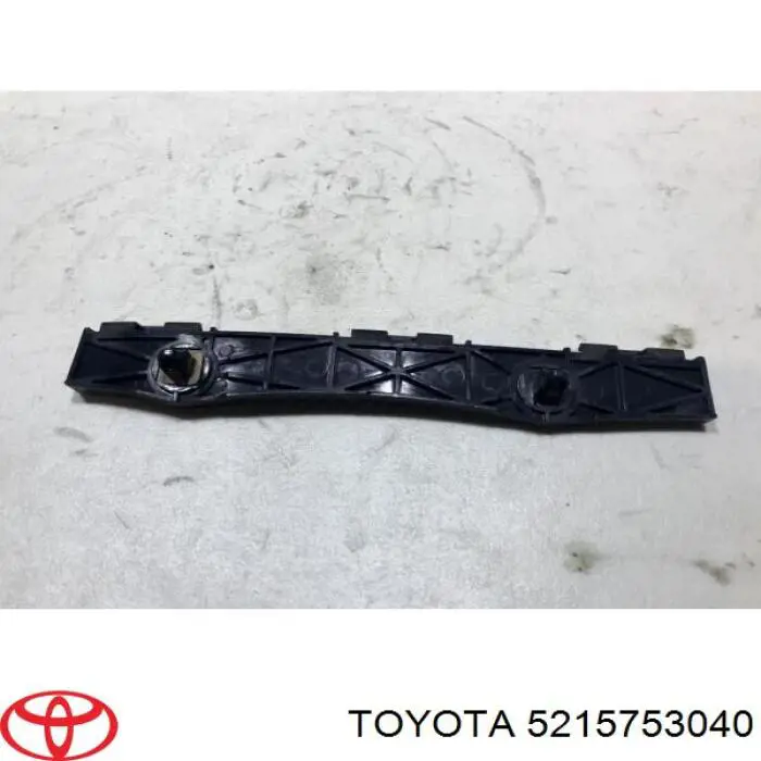 5215753040 Toyota Guia direita do pára-choque traseiro