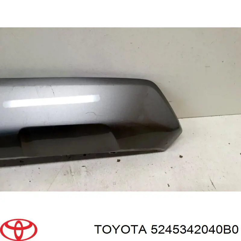 5245342040B0 Toyota Placa sobreposta central do pára-choque traseiro