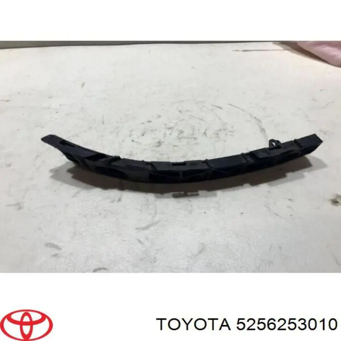 5256253010 Toyota Guia direita do pára-choque traseiro