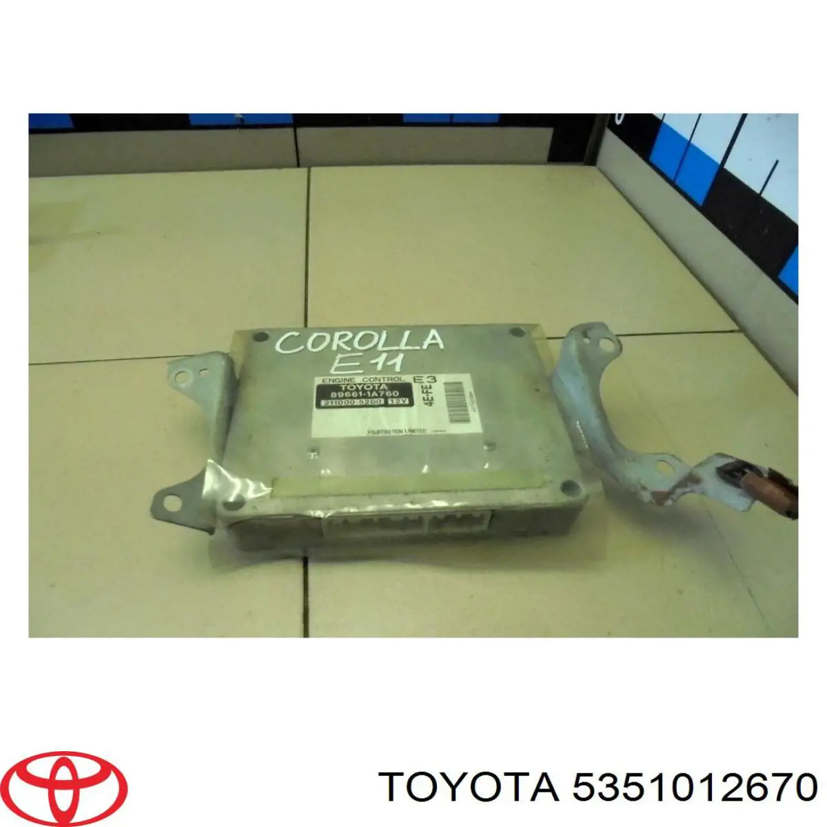  Fecho da capota Toyota Corolla sedan (E11) (1997 - 2001) 