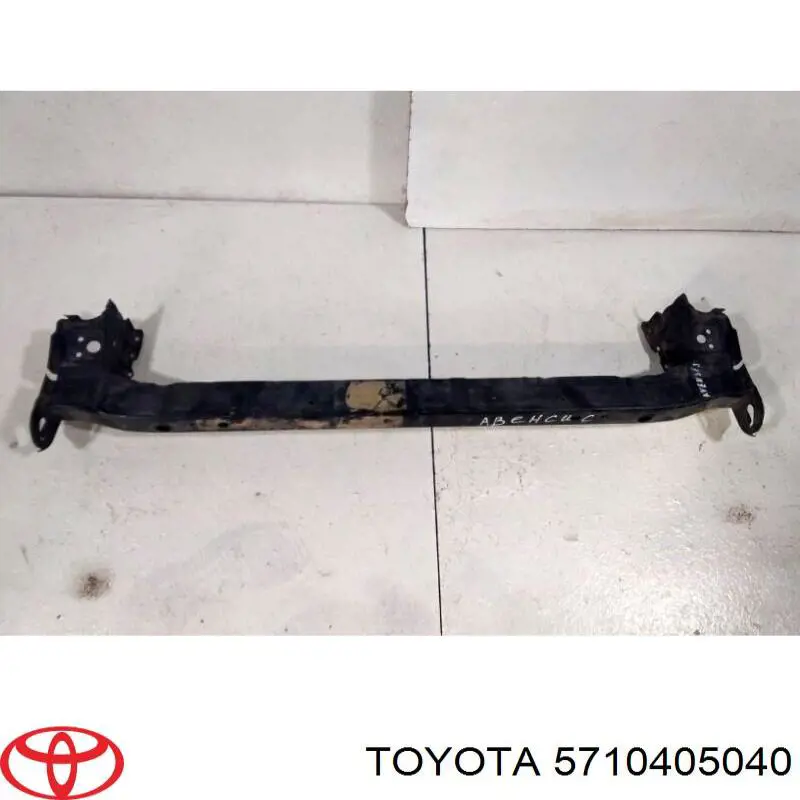 5710405040 Toyota Suporte inferior do radiador (painel de montagem de fixação das luzes)