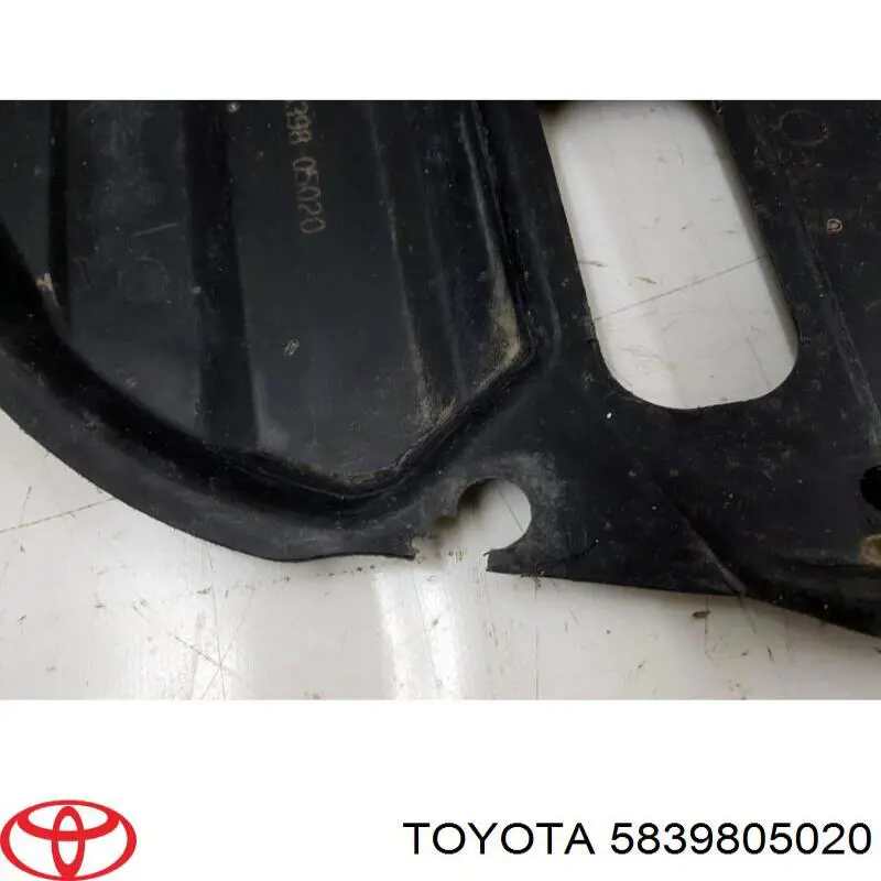 5839805020 Toyota Proteção de motor traseiro