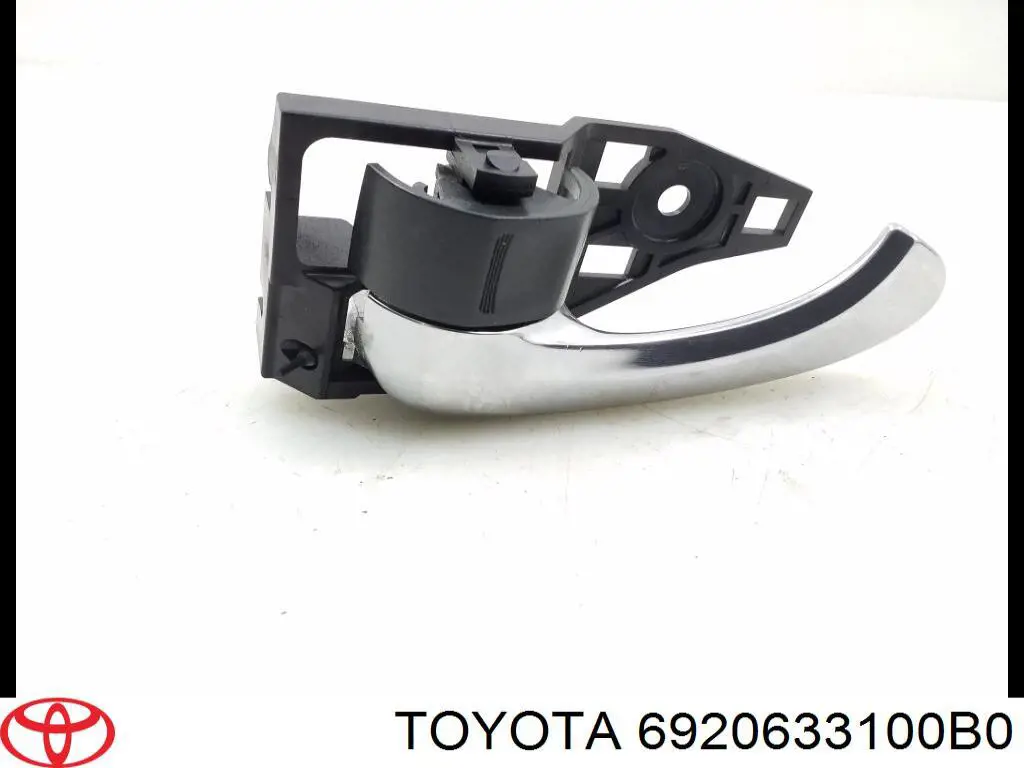 6920633100B0 Toyota Maçaneta interna esquerda da porta dianteira