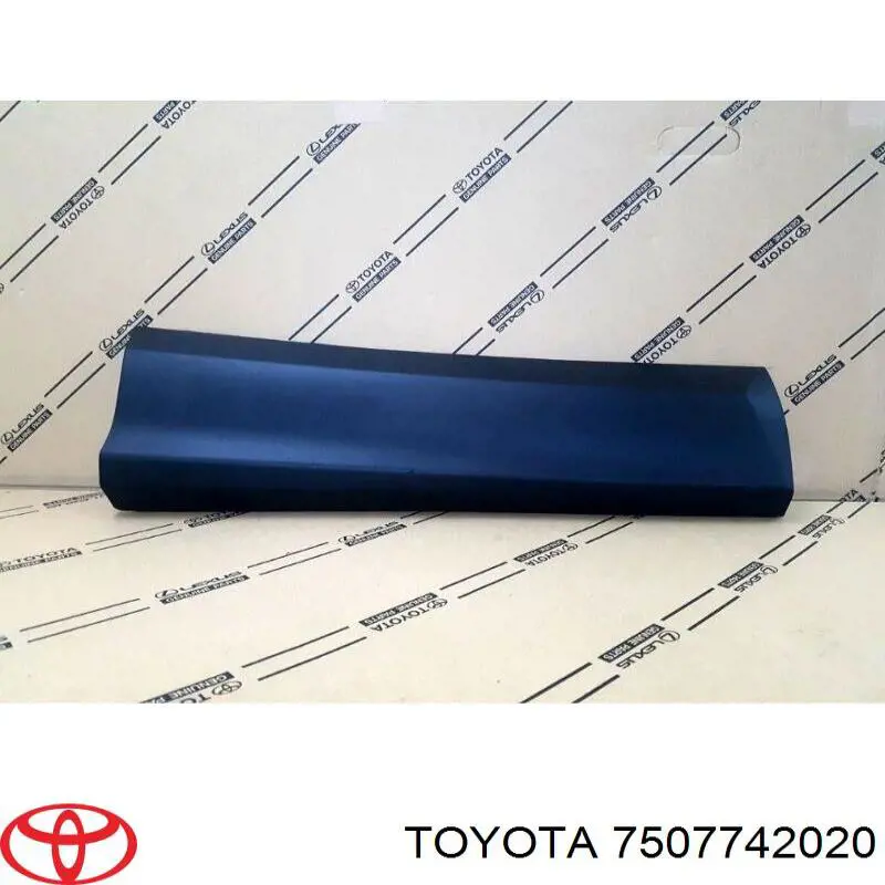 7507742020 Toyota Placa sobreposta da porta traseira direita