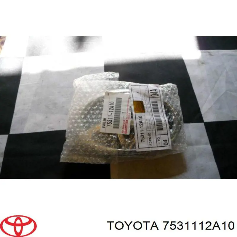 7531112A10 Toyota Emblema da capota