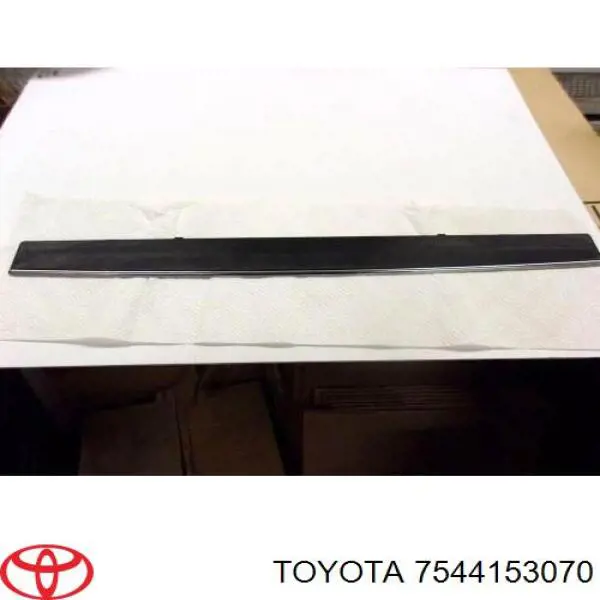 7544153070 Toyota Emblema de tampa de porta-malas (emblema de firma)