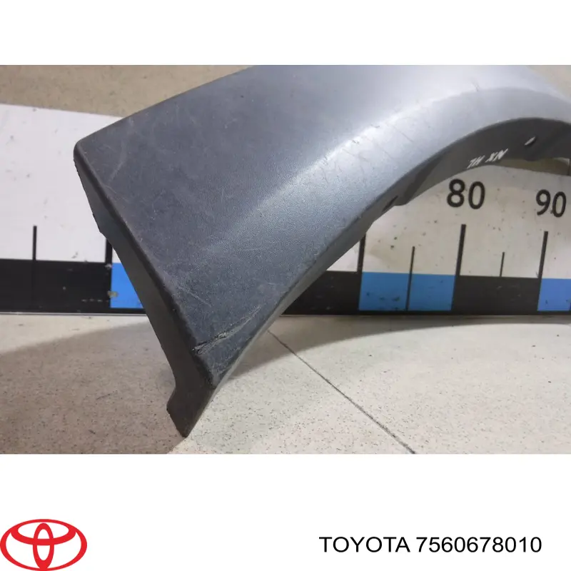 Compre 7560678010 Toyota Expansor esquerdo (placa sobreposta) de arco do pára-lama traseiro