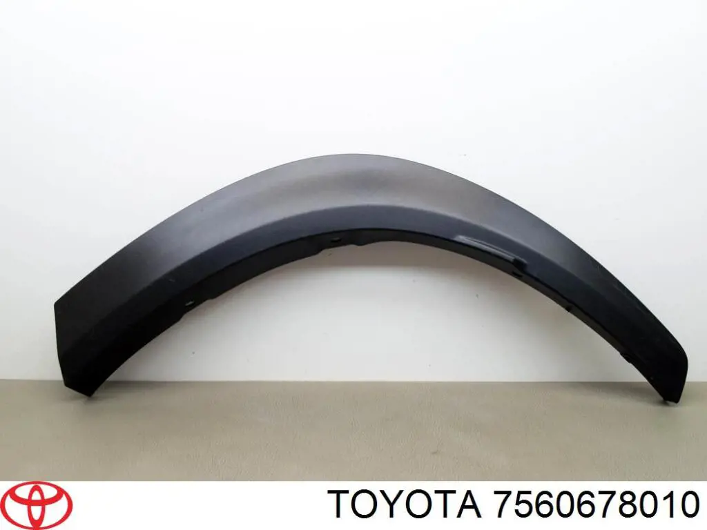 7560678010 Toyota Expansor esquerdo (placa sobreposta) de arco do pára-lama traseiro