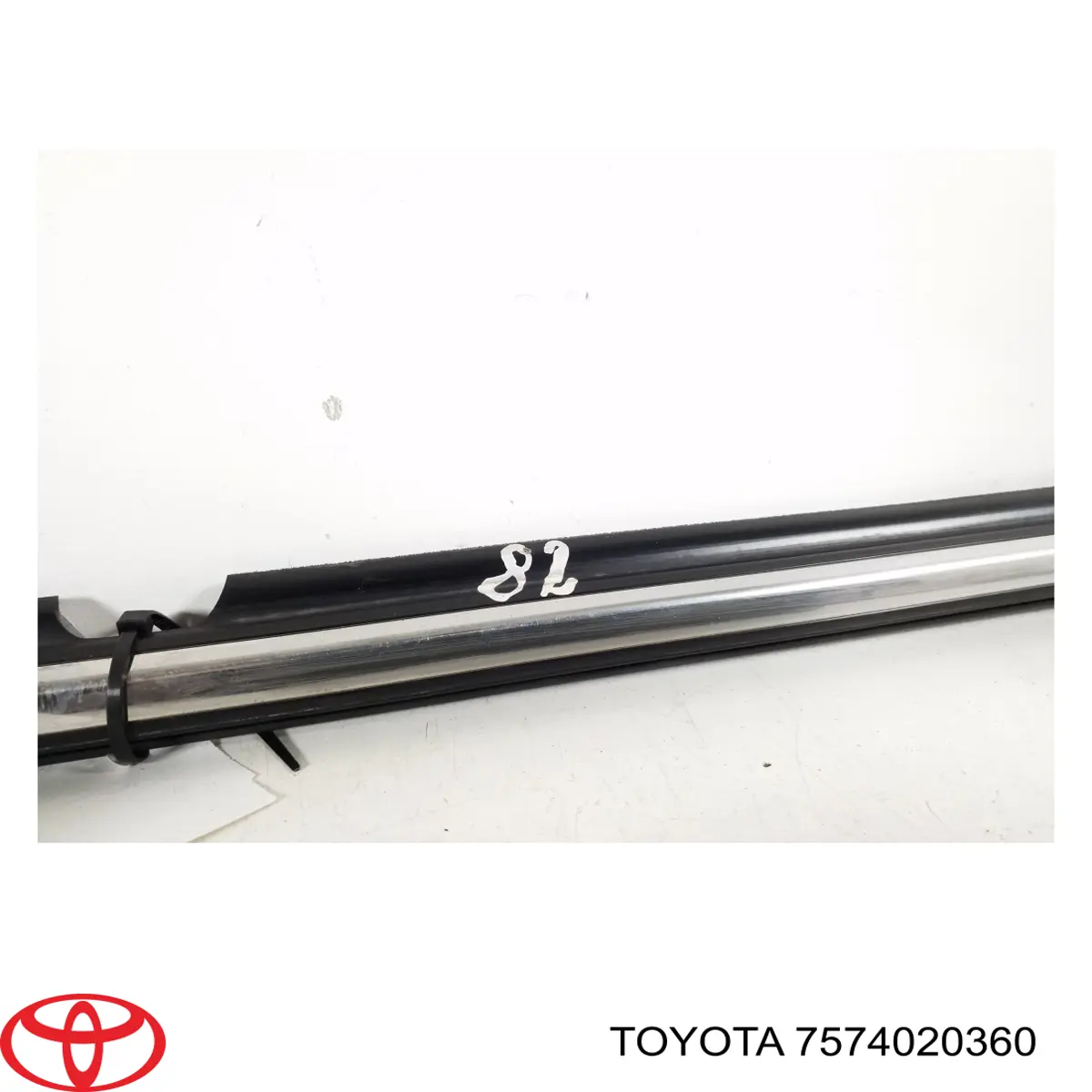 7574020361 Toyota Moldura de vidro deslizante da porta traseira esquerda