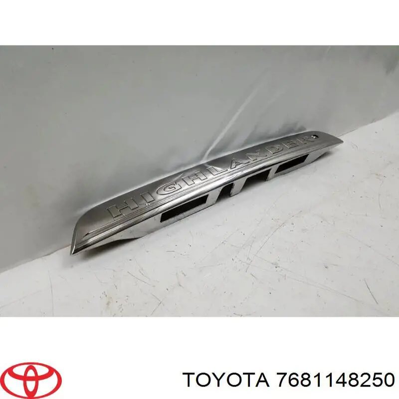 7681148250 Toyota Placa sobreposta de porta-malas (de 3ª/5ª porta traseira)