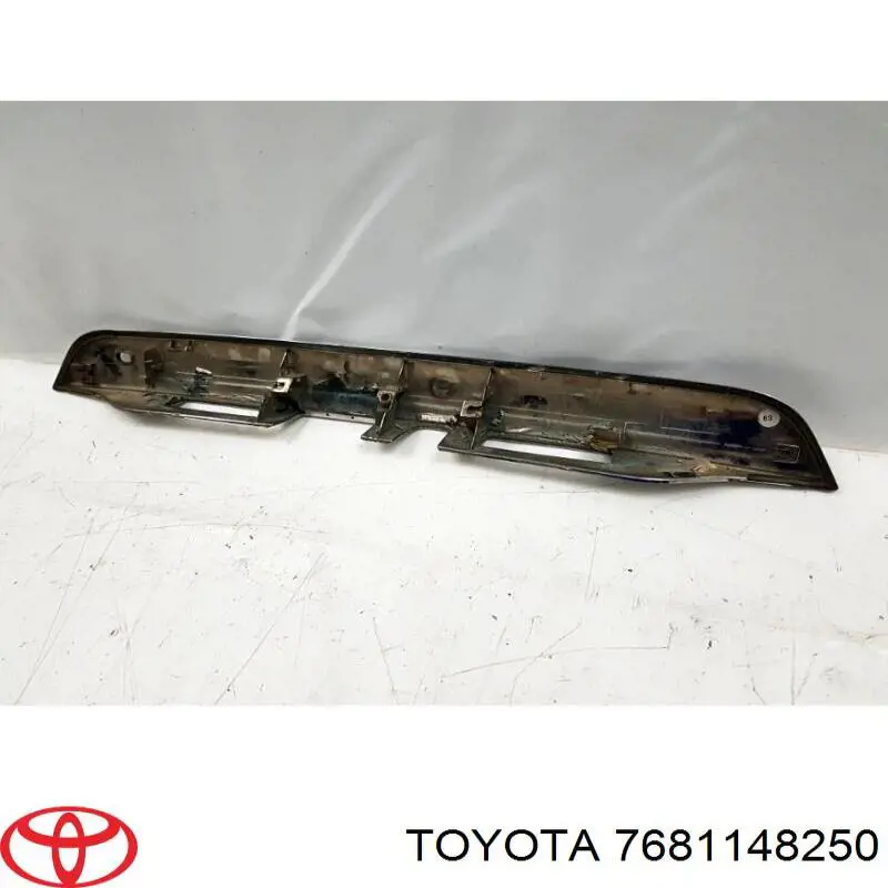 Placa sobreposta de porta-malas (de 3ª/5ª porta traseira) 7681148250 Toyota