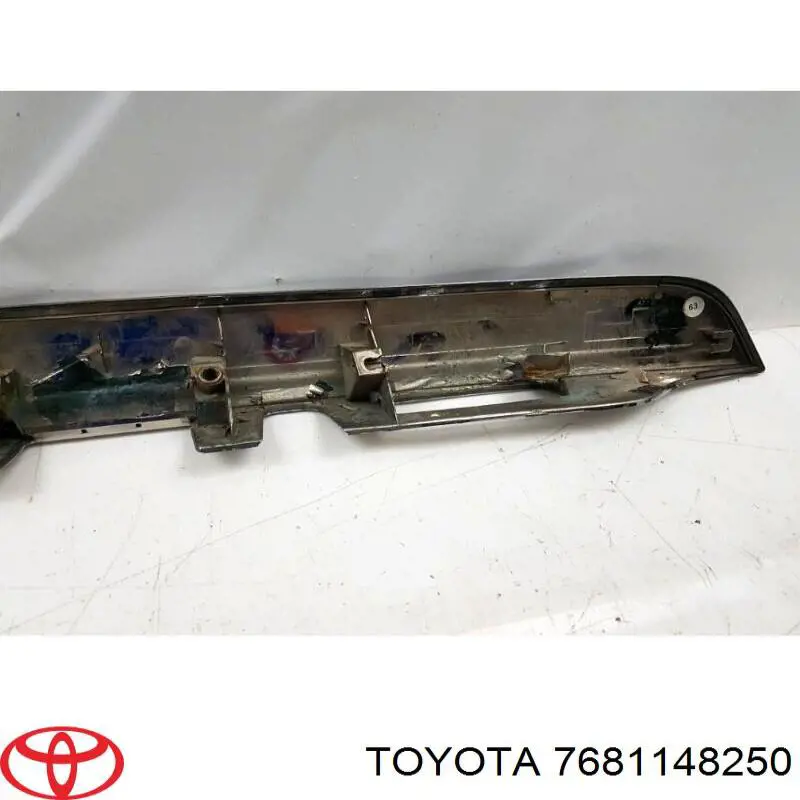 Placa sobreposta de porta-malas (de 3ª/5ª porta traseira) Toyota 7681148250 preço, a partir de 227,45 USD