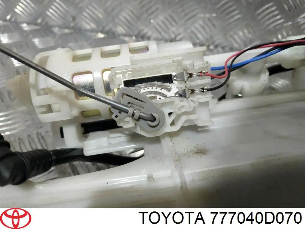 Compre 777040D070 Toyota Módulo de bomba de combustível com sensor do nível de combustível