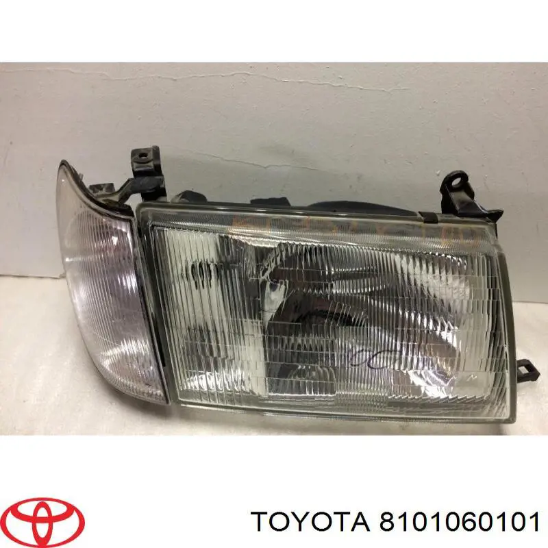 8101060100 Toyota Luz direita